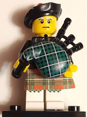 LEGO Series 7 Collectible Minifigures 8831 - Bagpiper